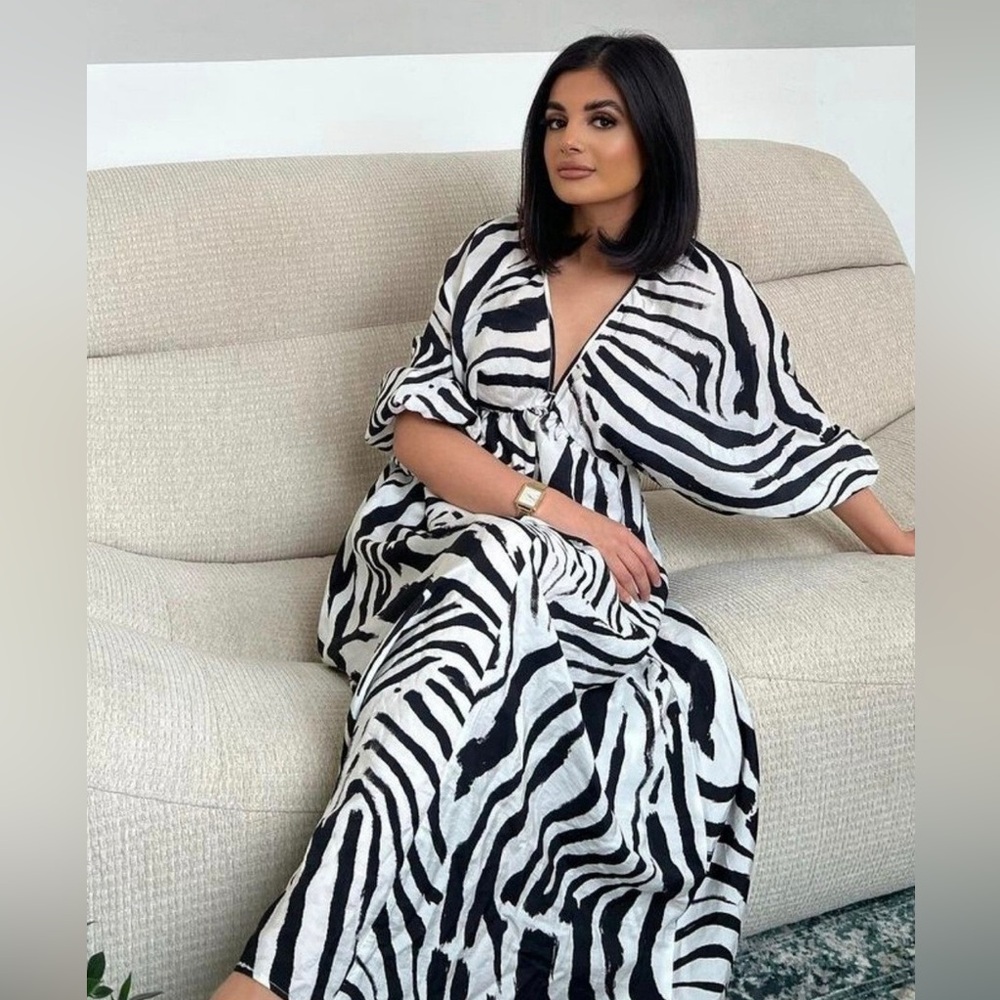 H&M Trend White Black Zebra Animal Balloon Midi Dress